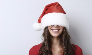 ¿Llevas ortodoncia? Consejos para cuidar tu sonrisa en Navidad