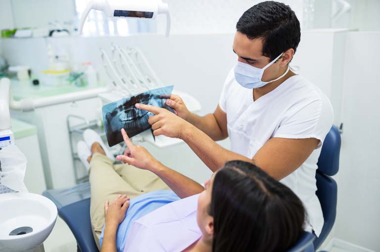 ¿Salvar un diente o colocar un implante dental? Clínica Bousoño Vargas. Implantes dentales en Oviedo