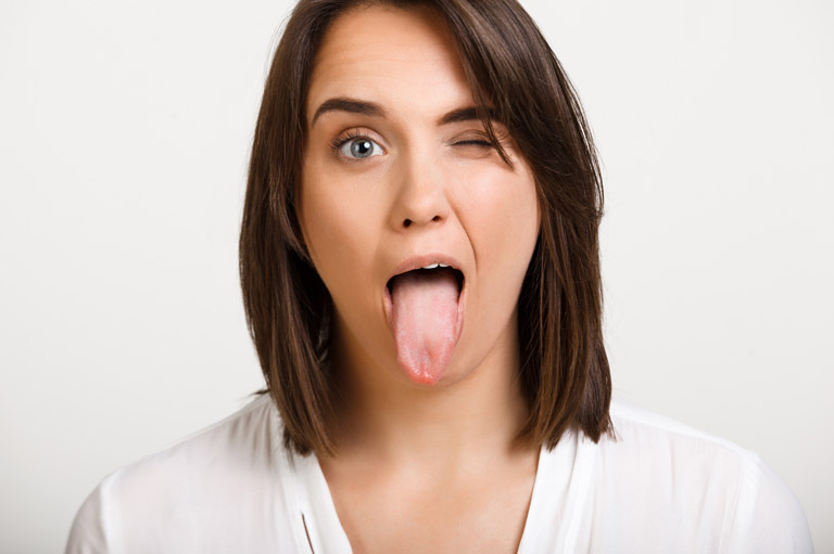 Lengua COVID ¿nuevo síntoma de Coronavirus? Bousoño Vargas, tus Dentistas en Oviedo.