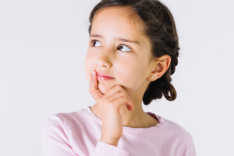 Clínica Dental Bousoño Vargas. Niña con los dientes de leche cuidados evitará la ortodoncia