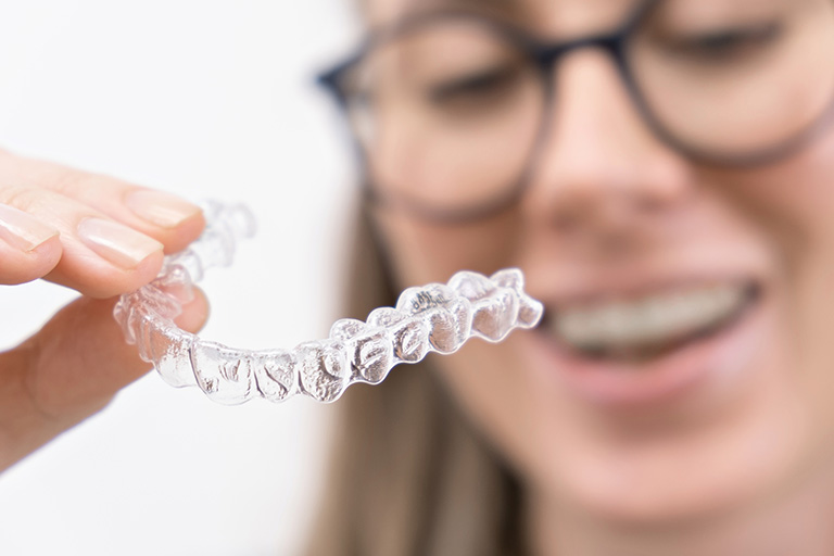 Preguntas frecuentes sobre Invisalign. Clínica Dental Bousoño Vargas, ortodoncia invisible en Oviedo.