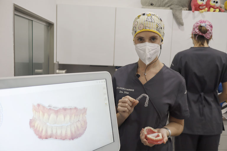 Los adolescentes prefieren Invisalign a los brackets. Clínica Dental Bousoño Vargas, ortodoncia invisible en Oviedo.