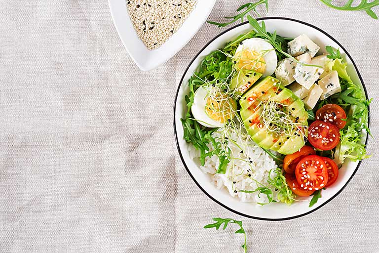 Por qué las ensaladas son buenas para la salud bucodental. Clínica Dental Bousoño Vargas, Dentista Oviedo