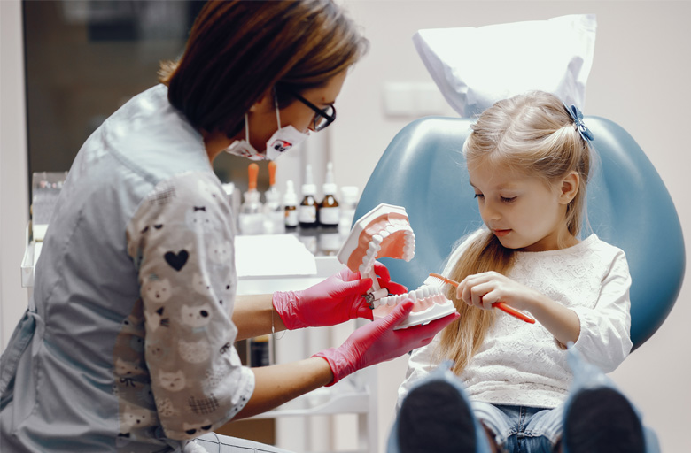 ¿A qué edad se lavan los dientes los niños?. Clínica Dental Bousoño Vargas. Dentistas en Oviedo