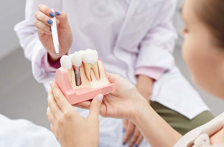 Los implantes podrían ser audífonos. Clínica Bousoño Vargas. Implantes dentales Oviedo