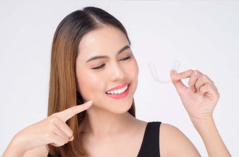 Sonríe con la ortodoncia invisible sin brackets. Clínica Bousoño Vargas. Ortodoncia invisible Oviedo