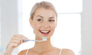 ¿Debemos cambiar el cepillo de dientes tras estar enfermos?. Clínica Bousoño Vargas. Dentista en Oviedo