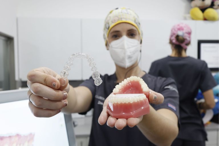 Los primeros días con ortodoncia. Ortodoncia invisible en Oviedo