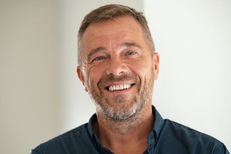 Prevenir la Periimplantitis: Claves para la Salud a Largo Plazo de tus Implantes Dentales. Clínica Dental Bousoño Vargas. Implantes Dentales en Oviedo