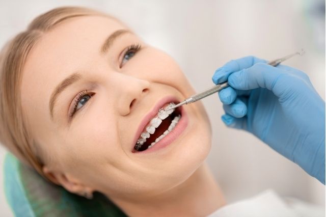 Chica con ortodoncia-Bousoño