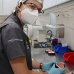 Clínica Bousoño Vargas preparando molde para funda de Invisalign