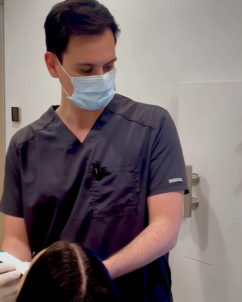 Doctor Jaime Suárez experto en ortodoncia invisible en Oviedo