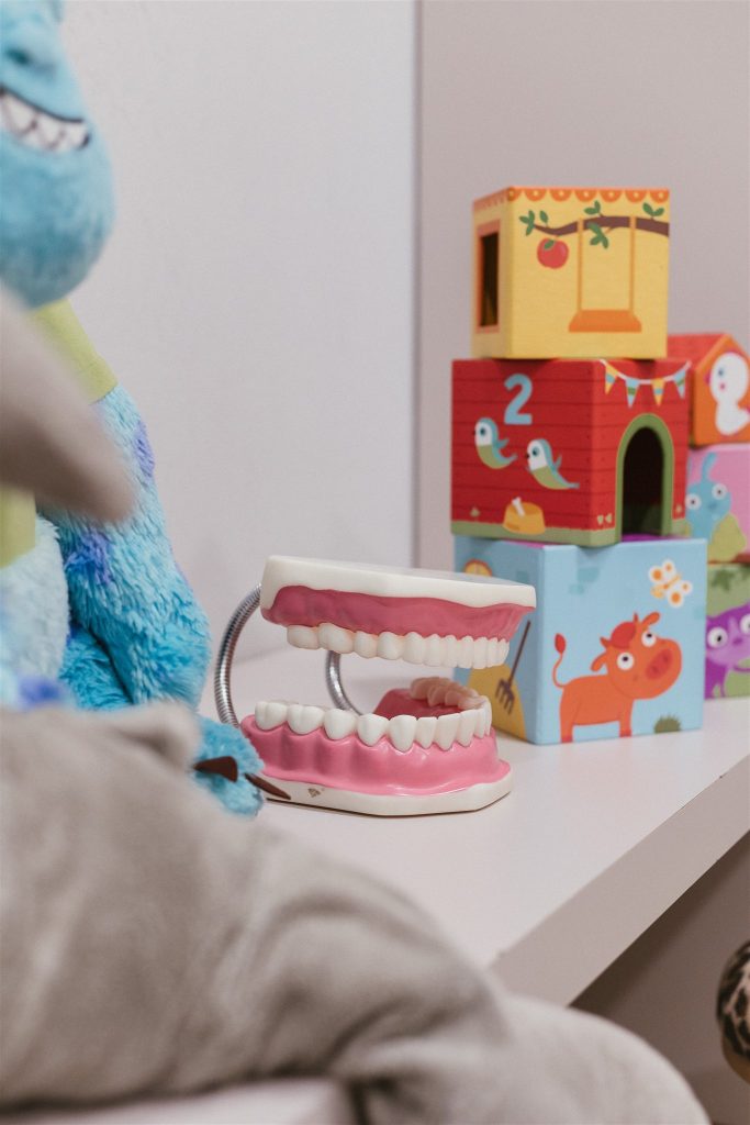 Juguetes para entretener a los niños que acuden a la cita con su odontopediatra en Oviedo
